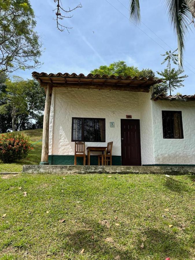 Hotel Candilejas Puerto Berrio ภายนอก รูปภาพ