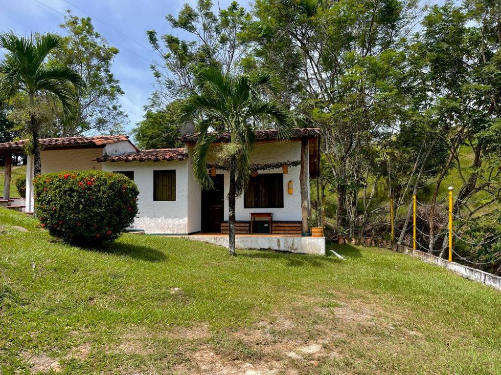Hotel Candilejas Puerto Berrio ภายนอก รูปภาพ