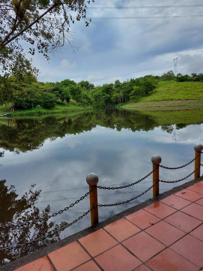 Hotel Candilejas Puerto Berrio ภายนอก รูปภาพ